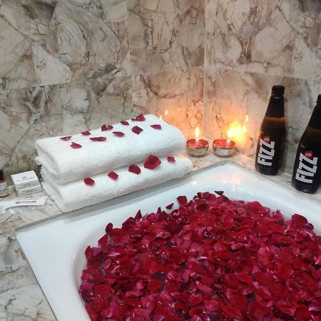 מוזאפרפור Hotel Central Square "A Couple Friendly Hotel" מראה חיצוני תמונה
