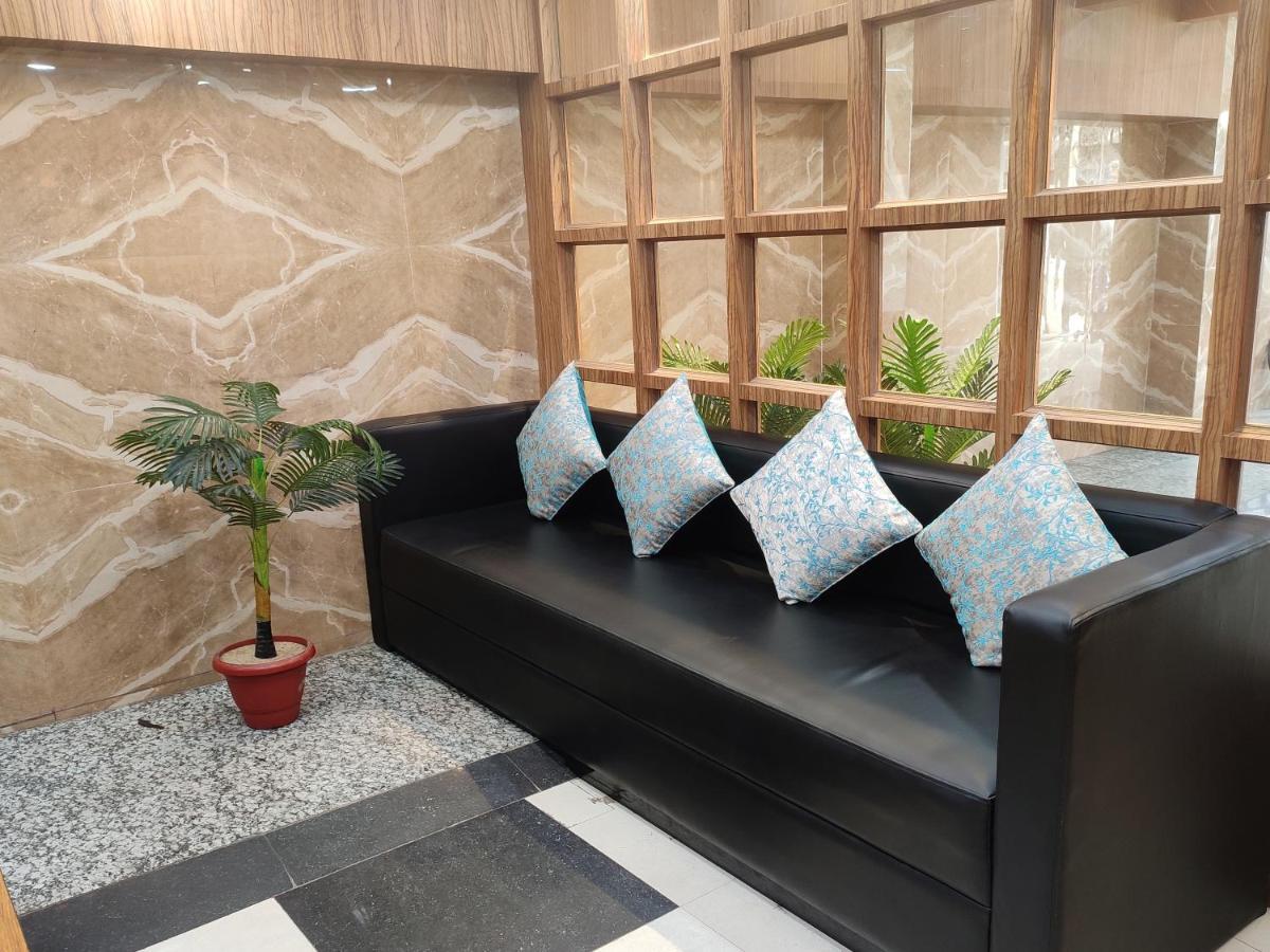 מוזאפרפור Hotel Central Square "A Couple Friendly Hotel" מראה חיצוני תמונה