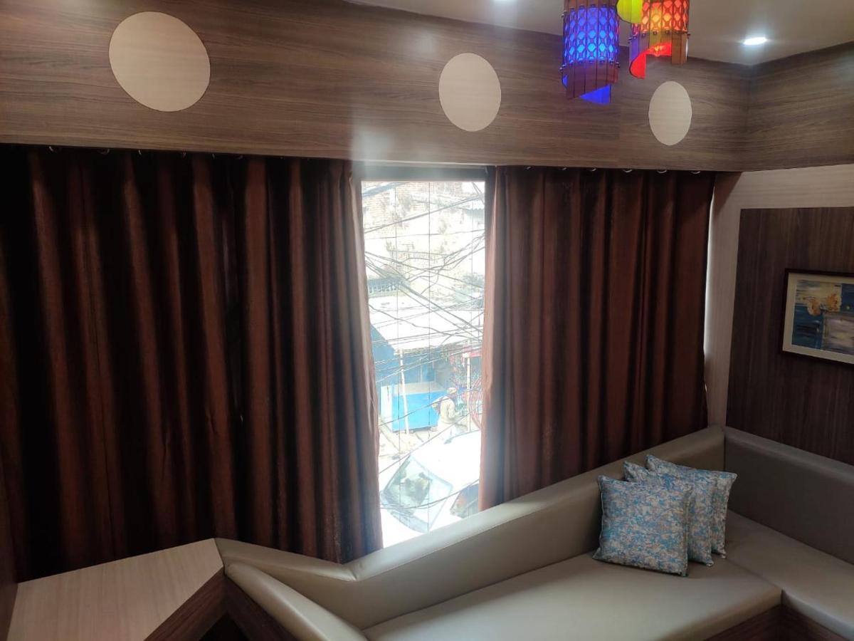 מוזאפרפור Hotel Central Square "A Couple Friendly Hotel" מראה חיצוני תמונה
