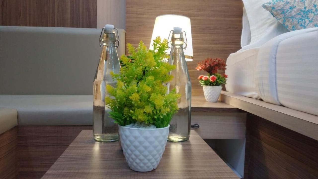 מוזאפרפור Hotel Central Square "A Couple Friendly Hotel" מראה חיצוני תמונה