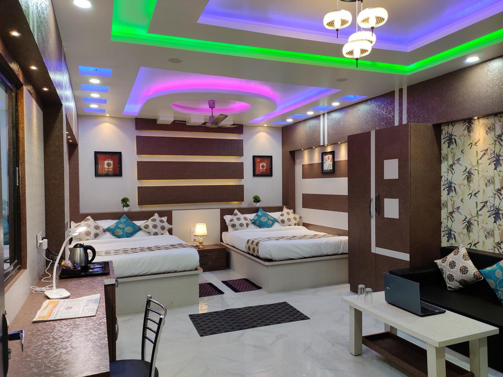 מוזאפרפור Hotel Central Square "A Couple Friendly Hotel" חדר תמונה