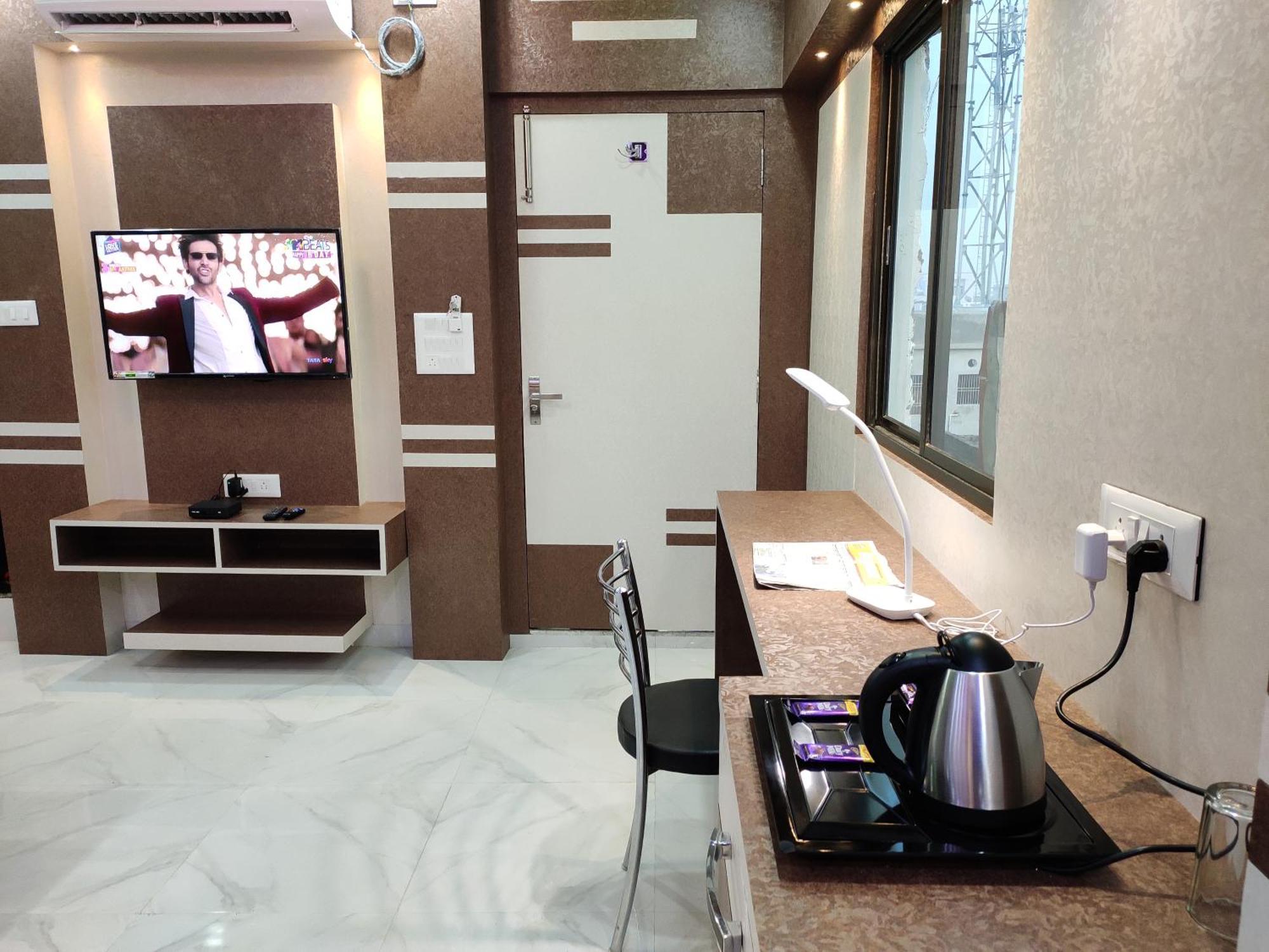 מוזאפרפור Hotel Central Square "A Couple Friendly Hotel" חדר תמונה