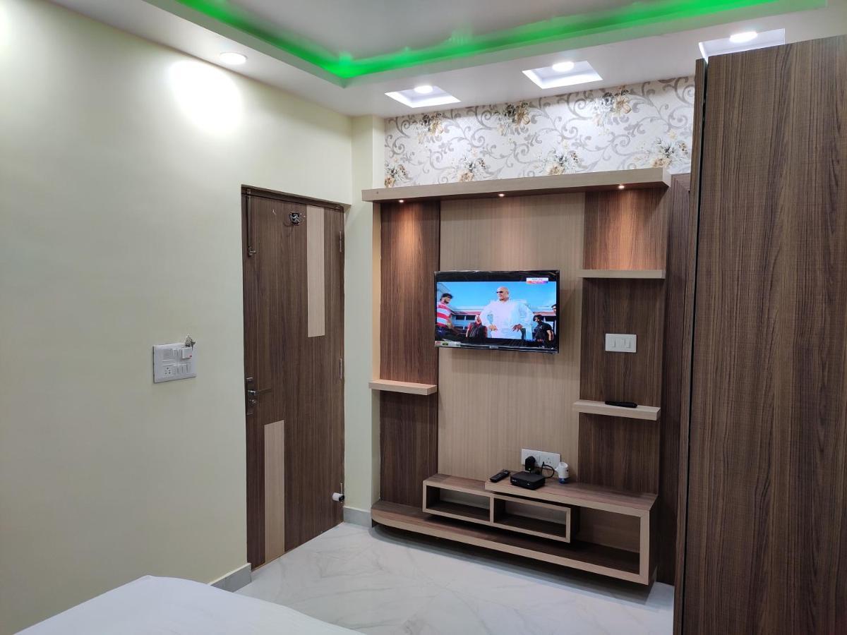 מוזאפרפור Hotel Central Square "A Couple Friendly Hotel" מראה חיצוני תמונה