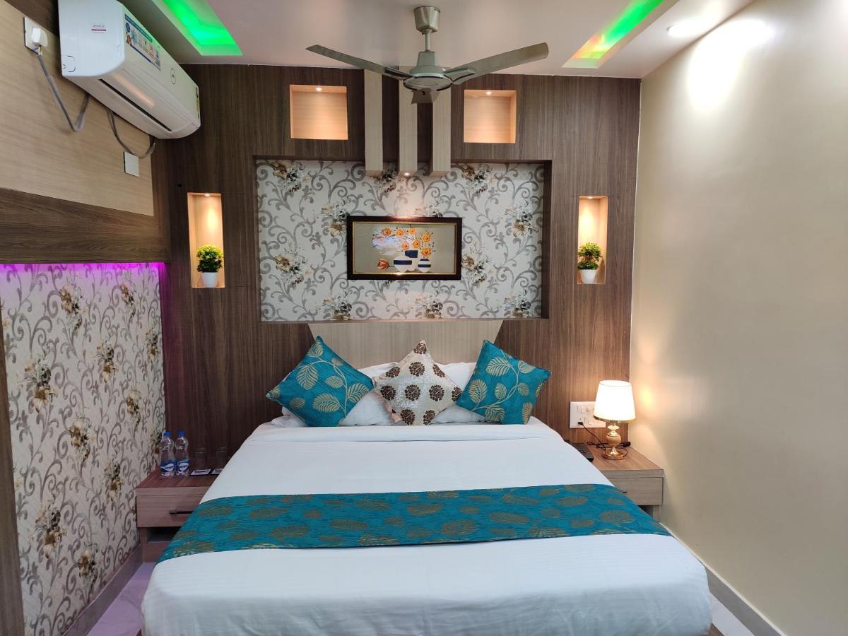מוזאפרפור Hotel Central Square "A Couple Friendly Hotel" מראה חיצוני תמונה