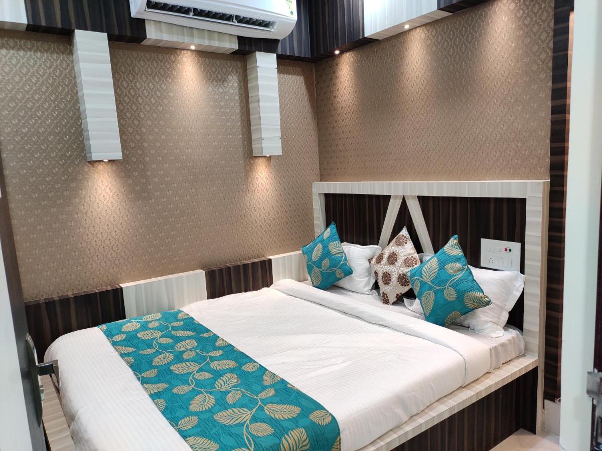 מוזאפרפור Hotel Central Square "A Couple Friendly Hotel" מראה חיצוני תמונה