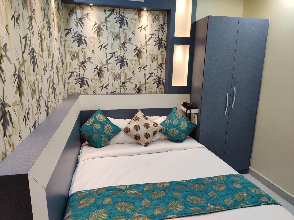 מוזאפרפור Hotel Central Square "A Couple Friendly Hotel" מראה חיצוני תמונה